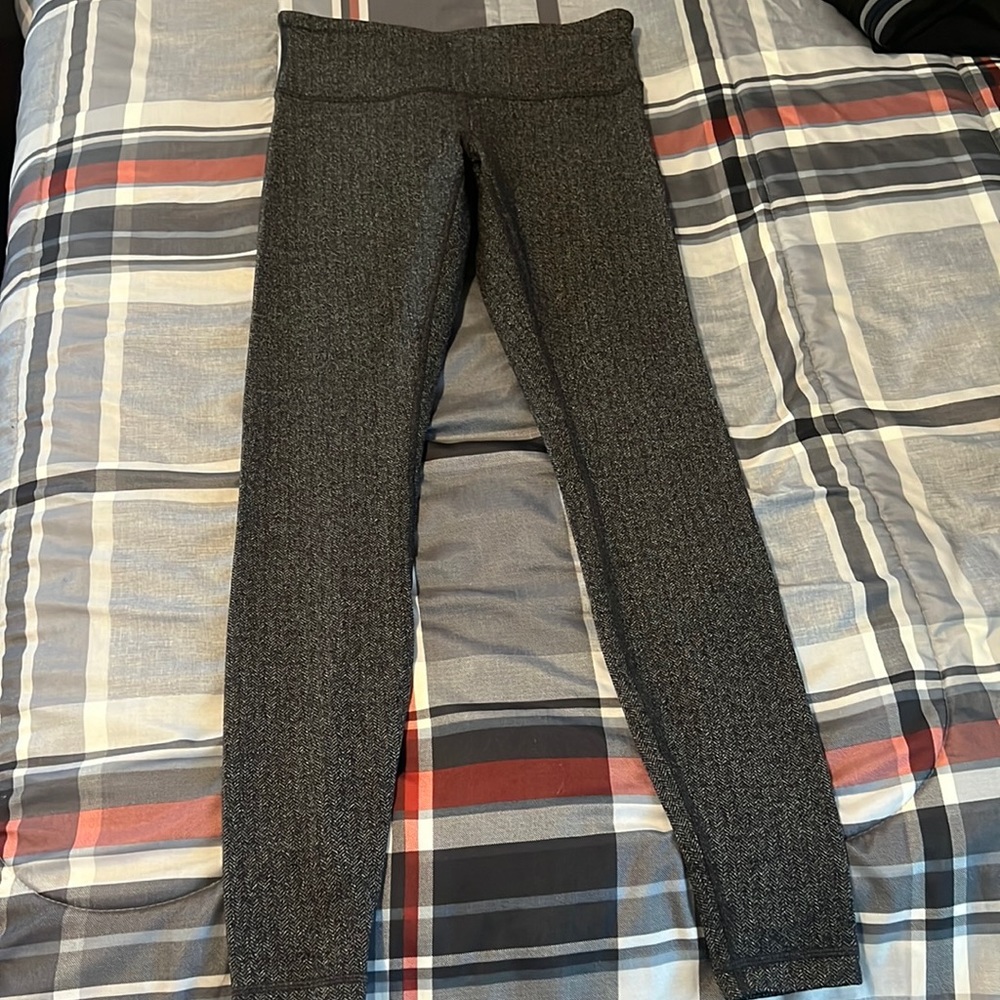 Ladies Lululemon Herringbone Wonder Under Leggings!